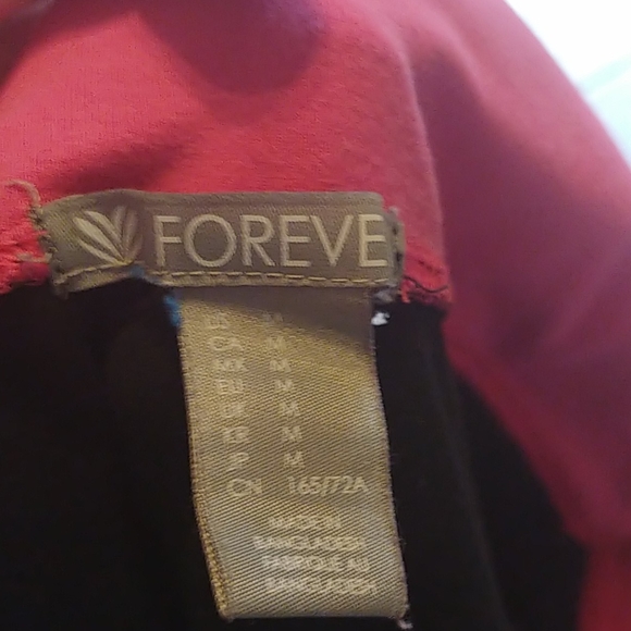 Euc black stretchy capris - Picture 2 of 2